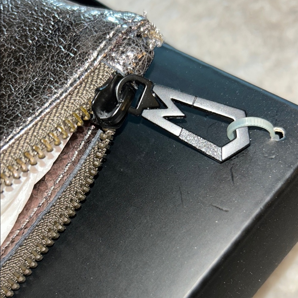 NIB Marc Jacobs Silver Textured Bag - Picture 4 of 4